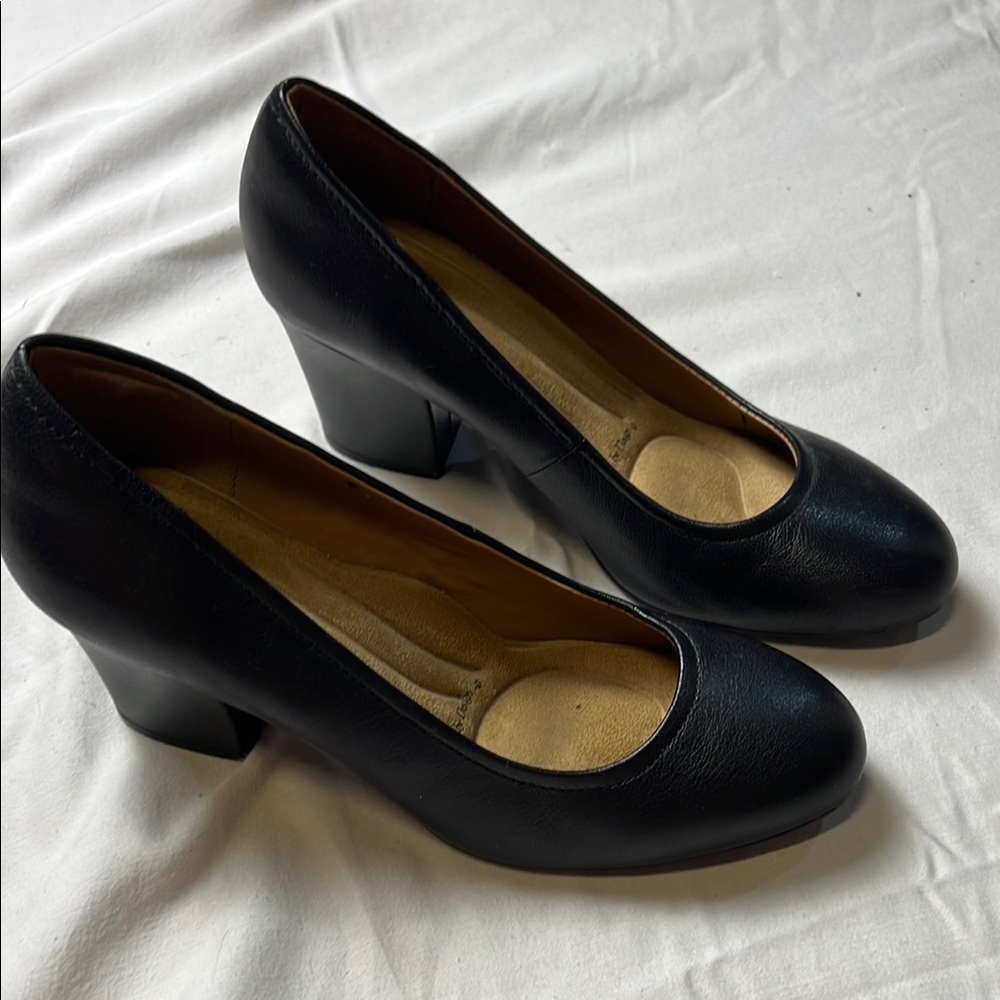 Sofft Black Classic Heels with Medium Height